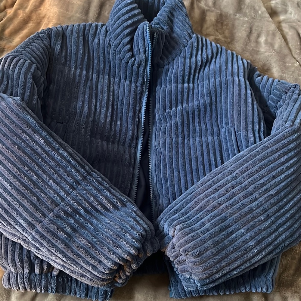 Navy blue cropped ribbed knit puffer